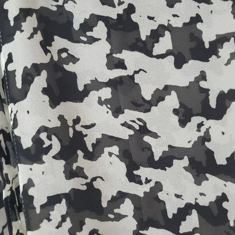 Abstract Houndstooth Buttonup - Picture 2 of 2